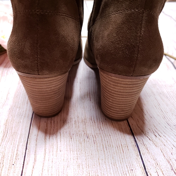 NWOT Vince Camuto Gianella Suede Booties 9.5M - Picture 3 of 7